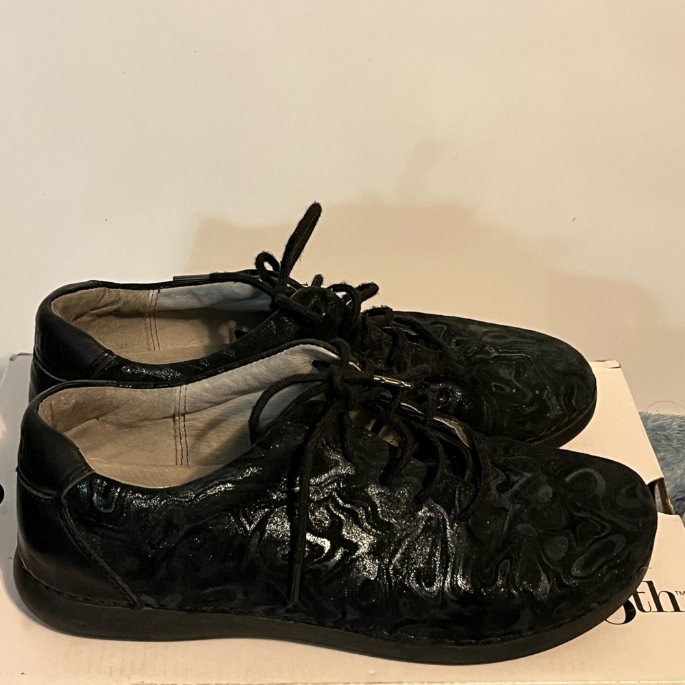 Alegria Black Textured Women's Sneakers size 37